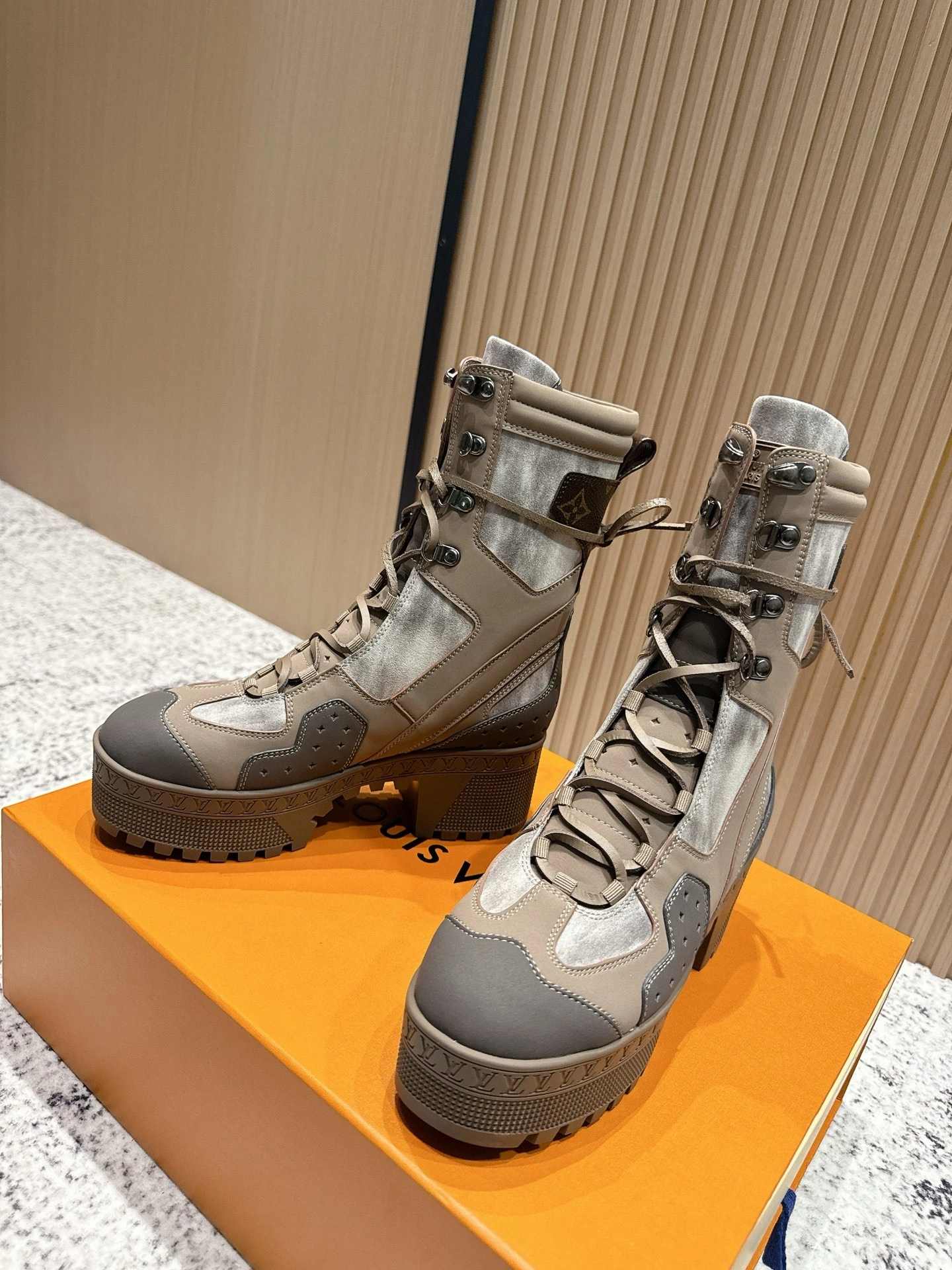 COCO-- 8V 1AISC3 cowhide Heel height ：7cm Waterproof：3.5cm item:E-X362J2912
